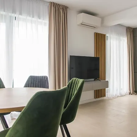 Promenada Apartments 5 *