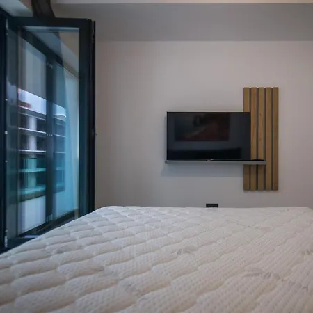 아파트 Promenada Apartments 5 *