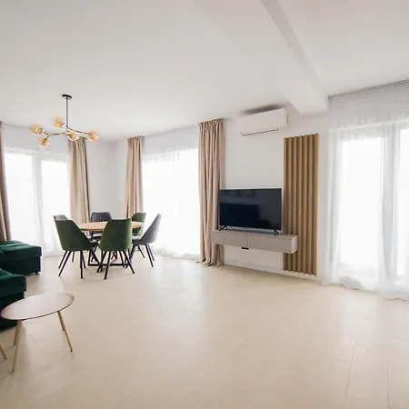 Promenada Apartments 5 아파트