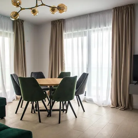 Promenada Apartments 5 아파트 *