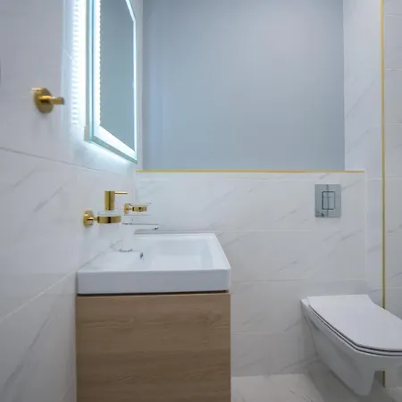 Promenada Apartments 5 *