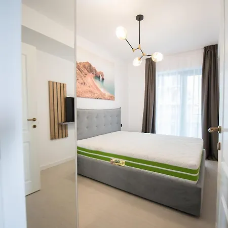 Promenada Apartments 5 아파트 *