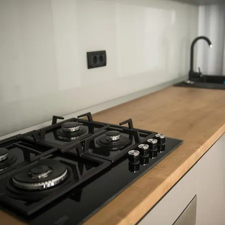 아파트 Promenada Apartments 5 *