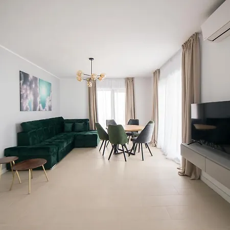 아파트 Promenada Apartments 5 *