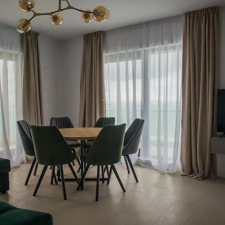 아파트 Promenada Apartments 5 *