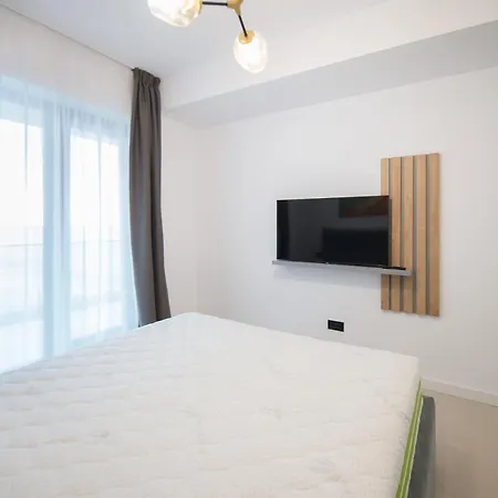 Promenada Apartments 5 아파트 *